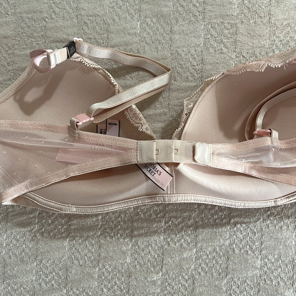 NWT Victoria’s Secret Wireless Push Up Bra - Picture 6 of 9